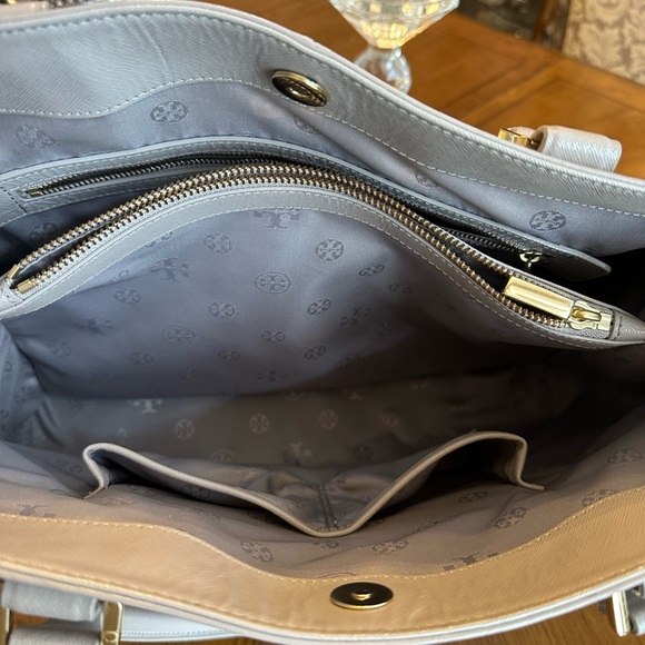 Tory Burch Robinson Tote in Mercury Gray Excellent Condition! - Picture 11 of 13